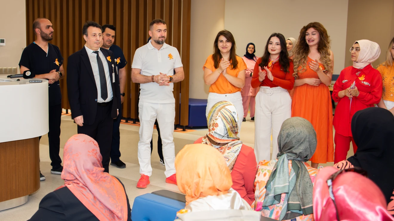 Türkiye’nin ilk MS Yaşam Merkezinde turuncu balonlar gökyüzüyle buluştu